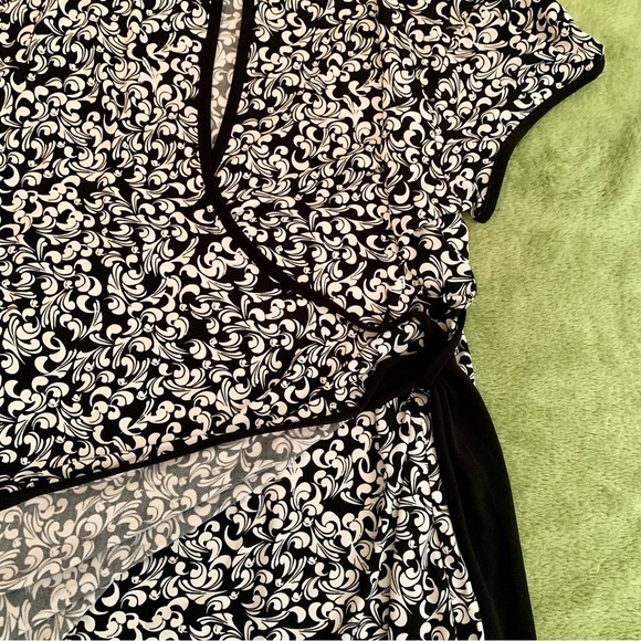 Asian Inspired Black & White Wrap Dress size 8 - Picture 4 of 8
